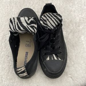 𝅺Converse Low Top Sneakers -> Converse Low Top Sneakers